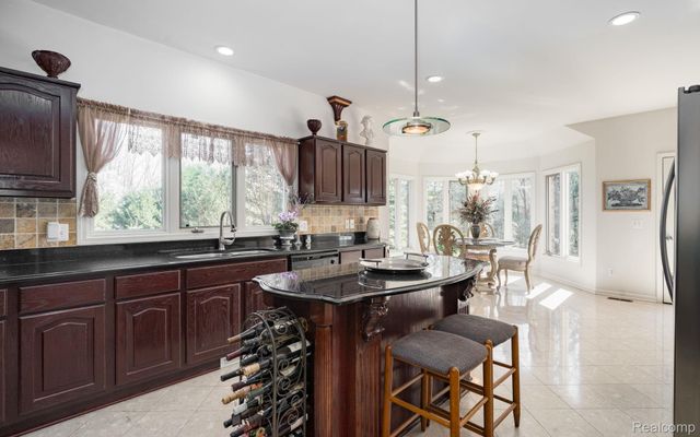 13056 Blue Lakes Circle, Shelby Charter Township, MI 48315