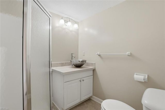 405 Pinewell DR, Norfolk, VA 23503