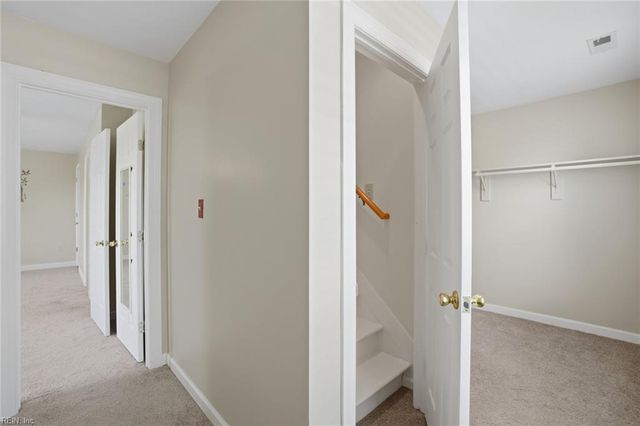 405 Pinewell DR, Norfolk, VA 23503