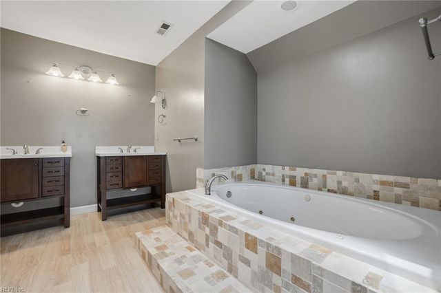 405 Pinewell DR, Norfolk, VA 23503