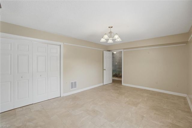 405 Pinewell DR, Norfolk, VA 23503