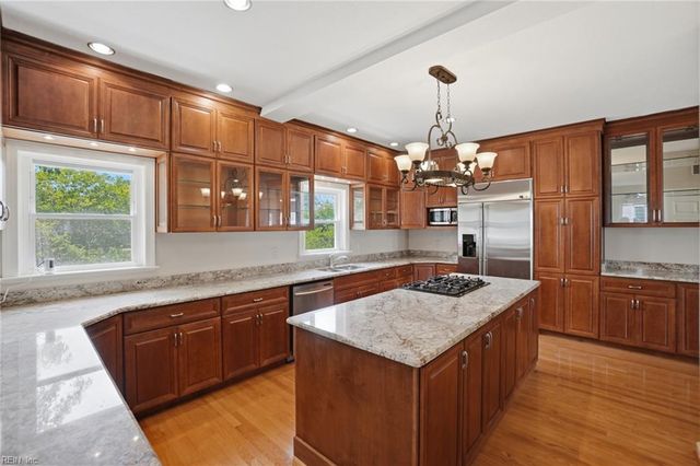 405 Pinewell DR, Norfolk, VA 23503