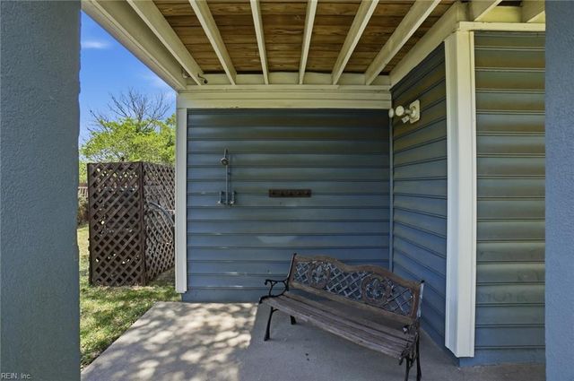 405 Pinewell DR, Norfolk, VA 23503