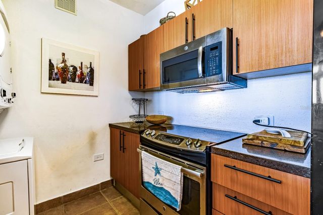 43 FERNANDO GARCIA, DOLPHIN TOWER STREET PH 9, Luquillo, PR 00773