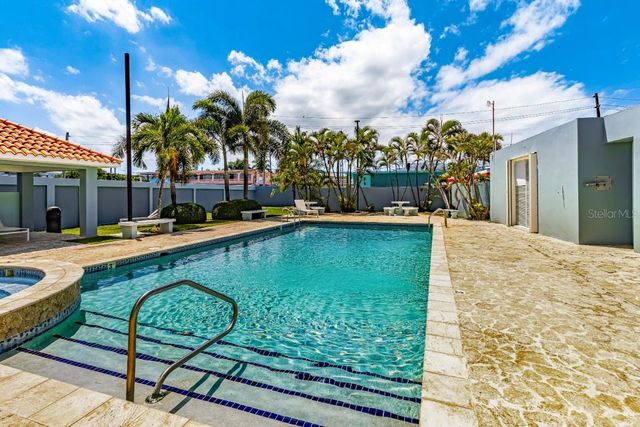 43 FERNANDO GARCIA, DOLPHIN TOWER STREET PH 9, Luquillo, PR 00773