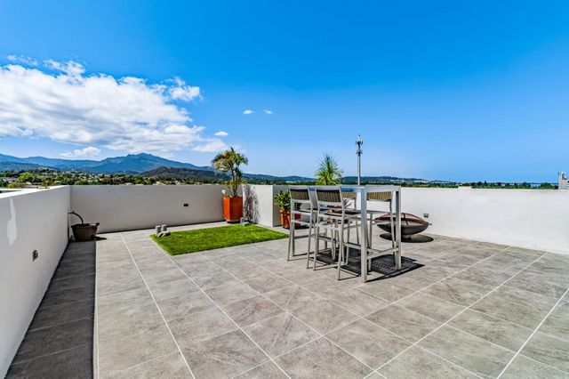 43 FERNANDO GARCIA, DOLPHIN TOWER STREET PH 9, Luquillo, PR 00773