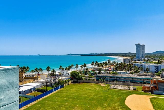 43 FERNANDO GARCIA, DOLPHIN TOWER STREET PH 9, Luquillo, PR 00773