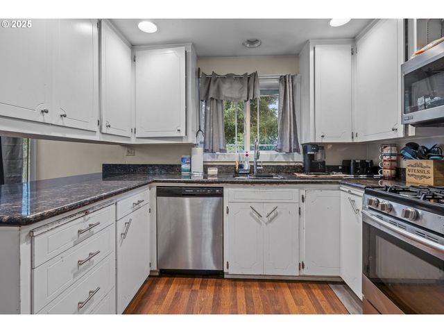 292 Se ACADEMY St, Dallas, OR 97338