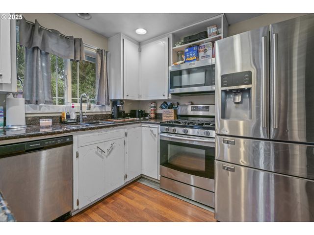 292 Se ACADEMY St, Dallas, OR 97338