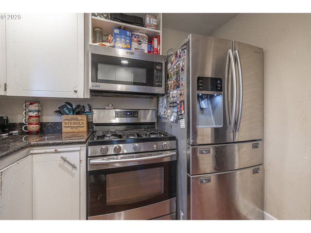 292 Se ACADEMY St, Dallas, OR 97338