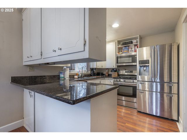 292 Se ACADEMY St, Dallas, OR 97338