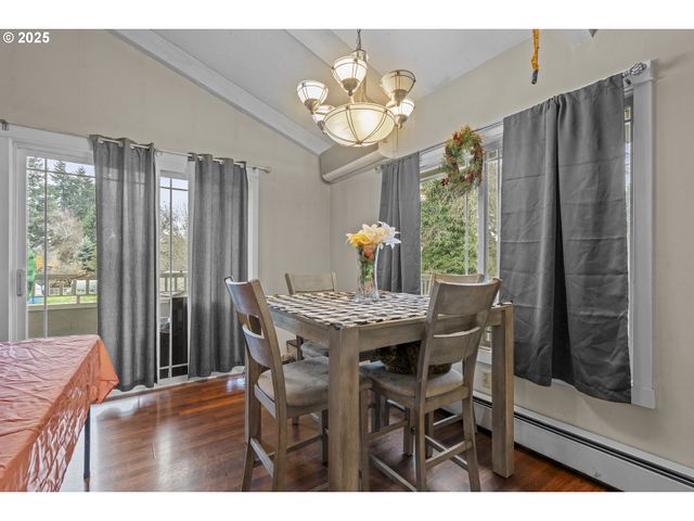 292 Se ACADEMY St, Dallas, OR 97338