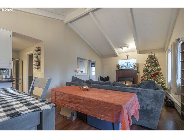 292 Se ACADEMY St, Dallas, OR 97338