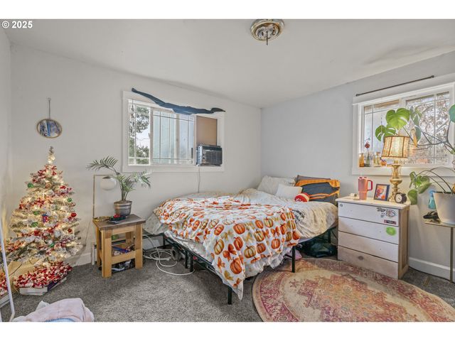 292 Se ACADEMY St, Dallas, OR 97338