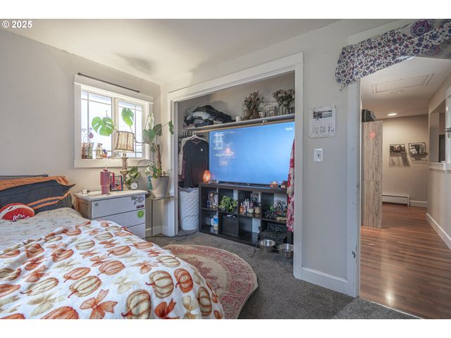 292 Se ACADEMY St, Dallas, OR 97338