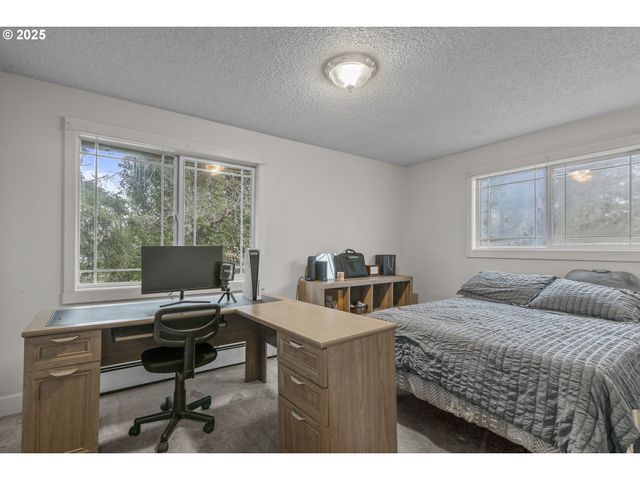 292 Se ACADEMY St, Dallas, OR 97338