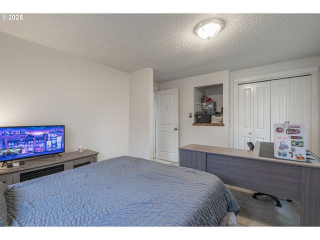 292 Se ACADEMY St, Dallas, OR 97338