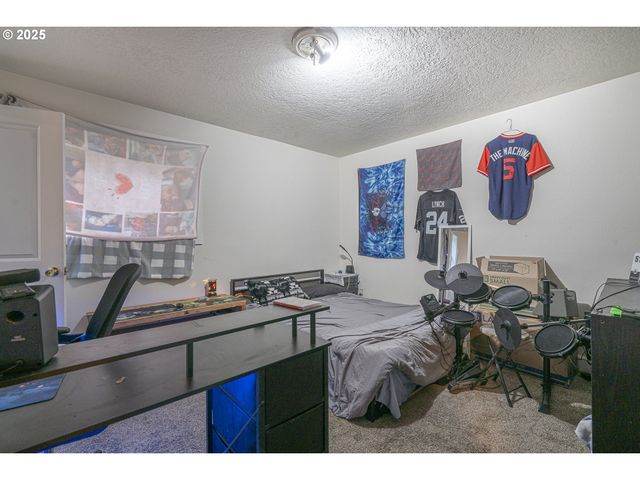 292 Se ACADEMY St, Dallas, OR 97338