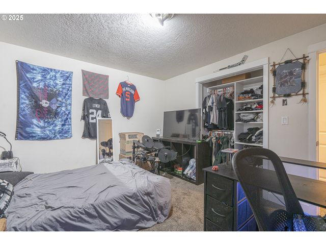 292 Se ACADEMY St, Dallas, OR 97338