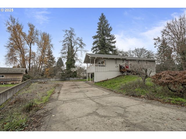 292 Se ACADEMY St, Dallas, OR 97338