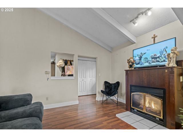 292 Se ACADEMY St, Dallas, OR 97338