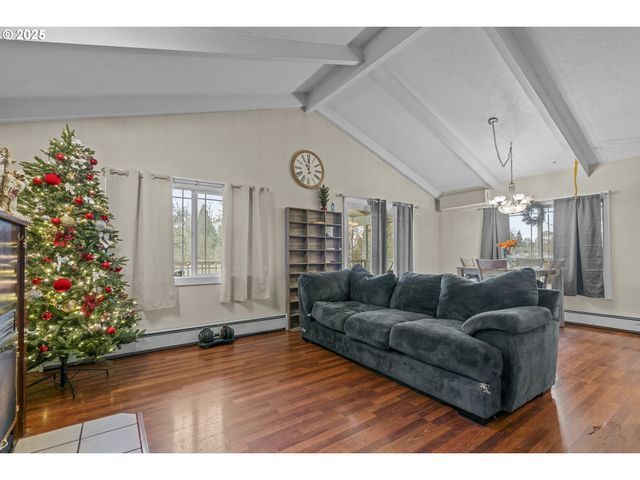 292 Se ACADEMY St, Dallas, OR 97338