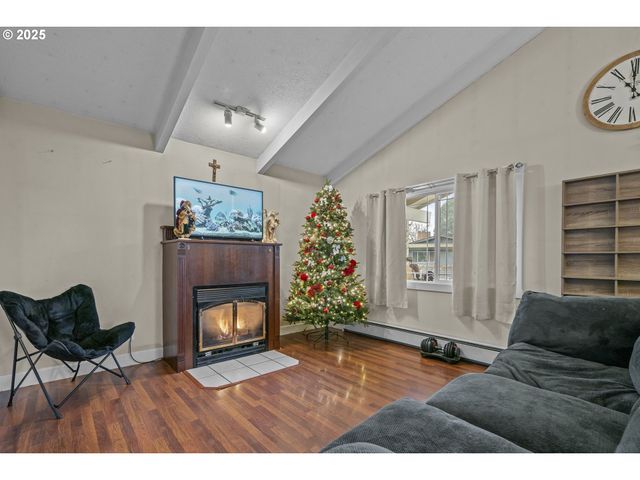 292 Se ACADEMY St, Dallas, OR 97338