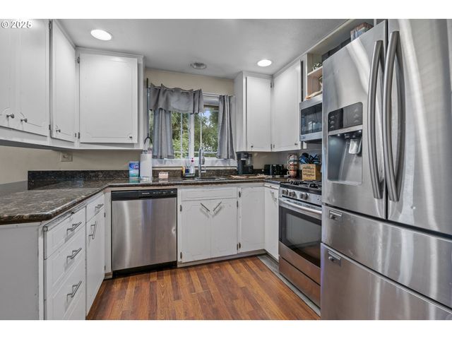 292 Se ACADEMY St, Dallas, OR 97338