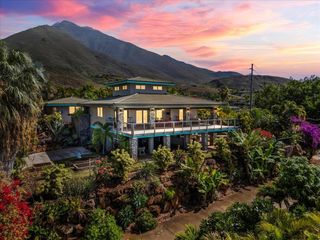 676 Kai Hele Ku St # B, Lahaina, HI 96761