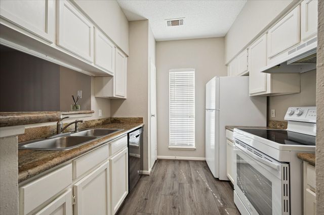 7575 Cambridge Street 1003, Houston, TX 77054