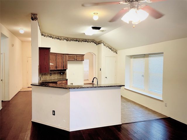2926 Cowboy Drive, Dallas, TX 75237