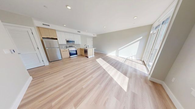 211 Green St. 401, Boston, MA 02130