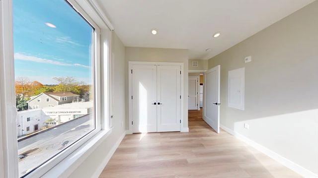 211 Green St. 401, Boston, MA 02130