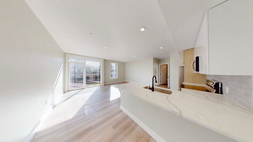 211 Green St. 401, Boston, MA 02130