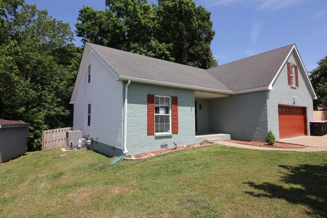81 West Dr, Clarksville, TN 37040
