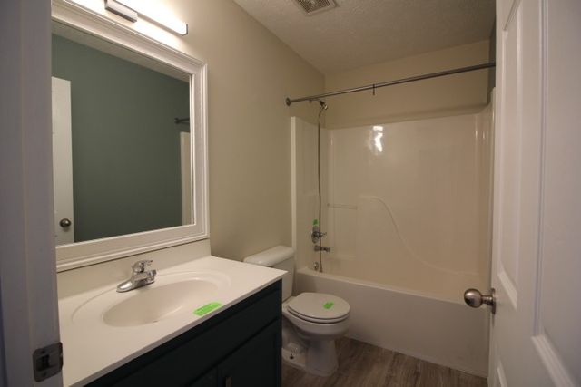 81 West Dr, Clarksville, TN 37040