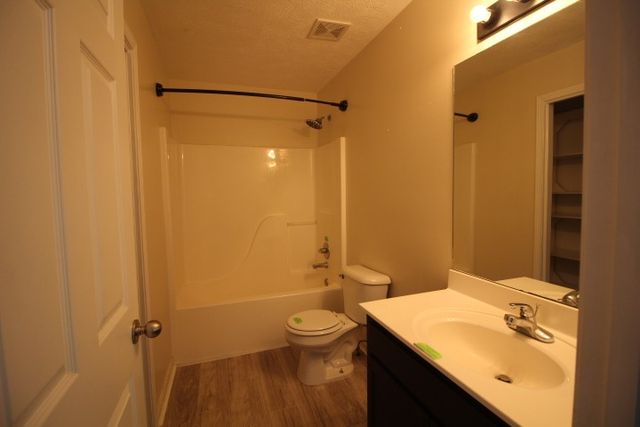 81 West Dr, Clarksville, TN 37040