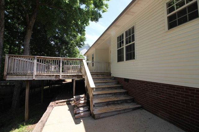 81 West Dr, Clarksville, TN 37040
