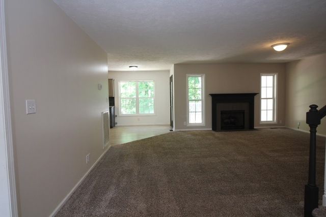 81 West Dr, Clarksville, TN 37040