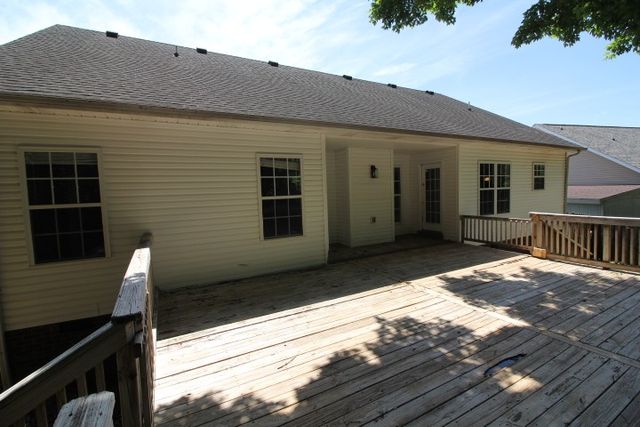 81 West Dr, Clarksville, TN 37040