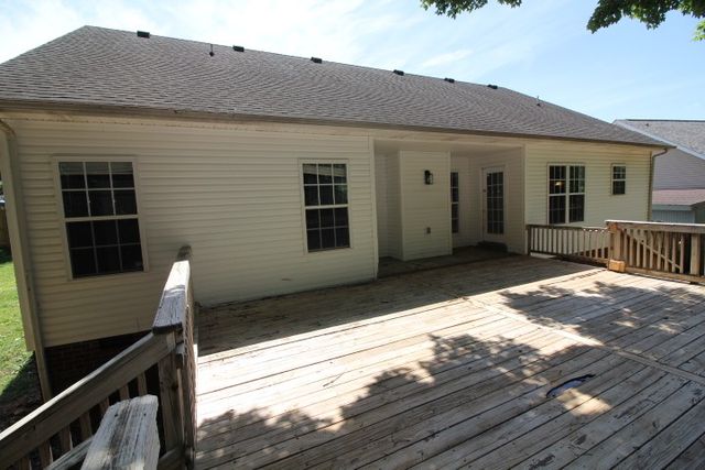 81 West Dr, Clarksville, TN 37040