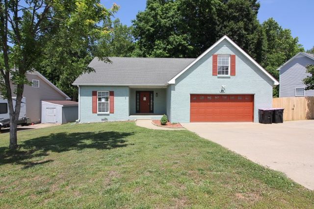 81 West Dr, Clarksville, TN 37040