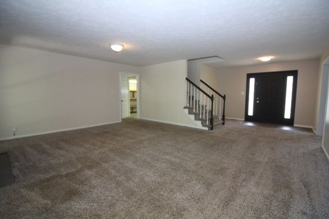81 West Dr, Clarksville, TN 37040