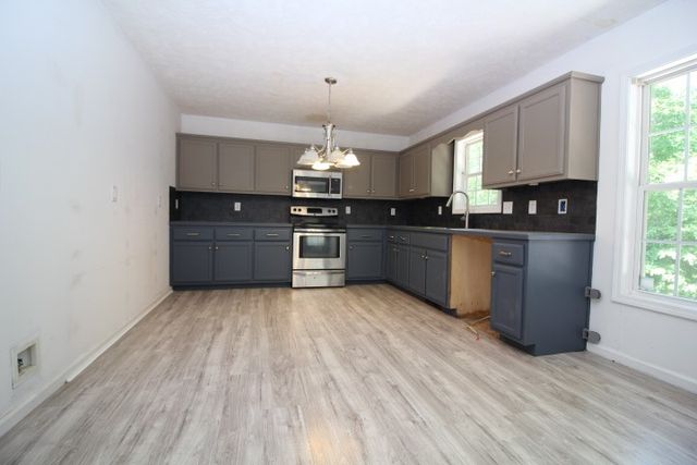81 West Dr, Clarksville, TN 37040