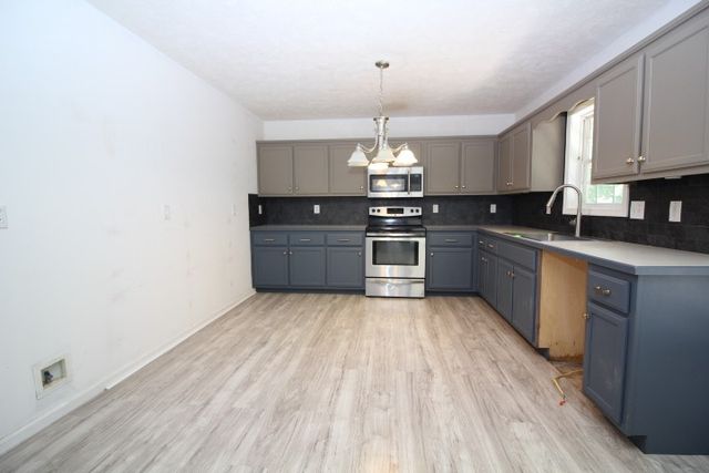 81 West Dr, Clarksville, TN 37040