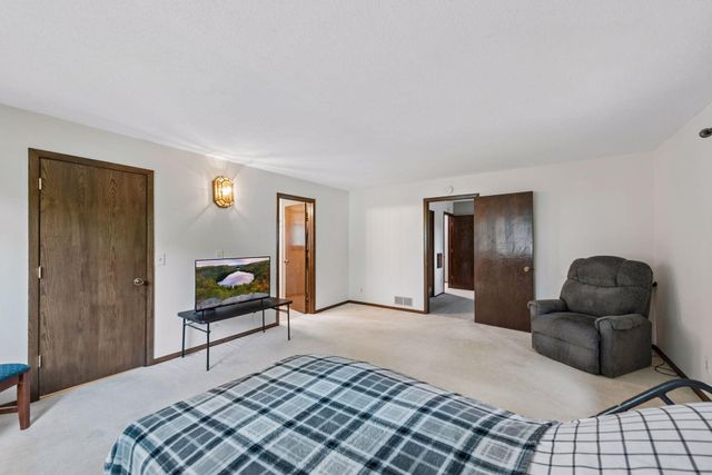 6966 Inskip Avenue S, Cottage Grove, MN 55016