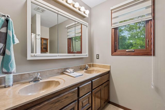 6966 Inskip Avenue S, Cottage Grove, MN 55016