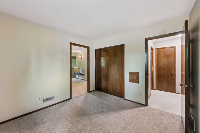 6966 Inskip Avenue S, Cottage Grove, MN 55016