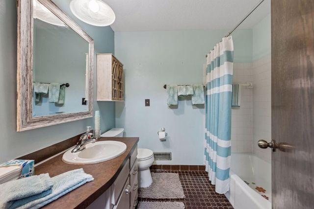 6966 Inskip Avenue S, Cottage Grove, MN 55016