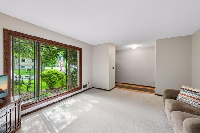 6966 Inskip Avenue S, Cottage Grove, MN 55016